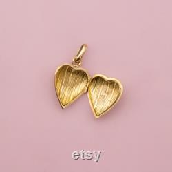 18k Small Estate gold locket locket in French gold Solid gold pendant engraved locket Heart shaped locket Photo charm