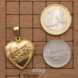 18k Stunning Estate gold locket locket in Italian gold Solid gold pendant Floral locket Heart shaped locket flower and love photo