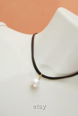 Chunky freshwater pearl pendant, thick leather cord necklace, Handmade single pearl choker, Gothic outfit