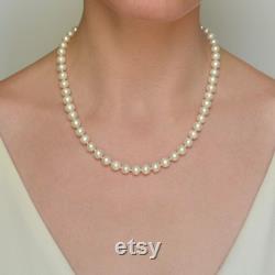 Classic Vintage 14k Gold and Knotted Cream Colored Pearl Necklace