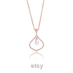 Pearl Teardrop-Shaped Necklace with White Diamonds