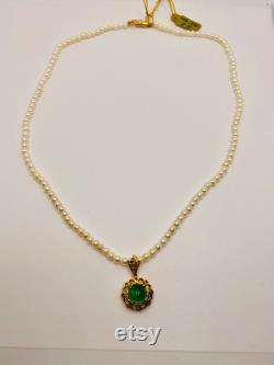 Stunning Vintage 14k Yellow Gold Emerald necklace