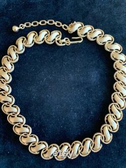 Trifari goldlink necklace very pretty